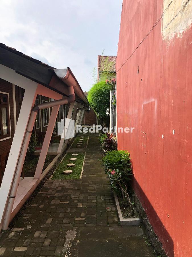 Rifka Annisa Guesthouse Syariah Redpartner Yogyakarta Eksteriør billede